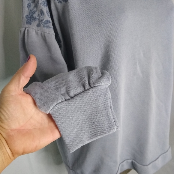 American Eagle light blue embroidered sweatshirt - Picture 8 of 14